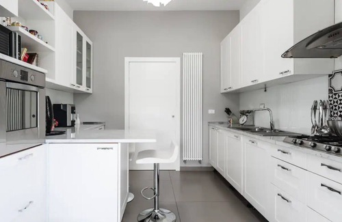 Vecchiano House | Holiday Home 'Tra Lucca, Pisa e Il Mare' with Private Terrace, Wi-Fi and Air Conditioning