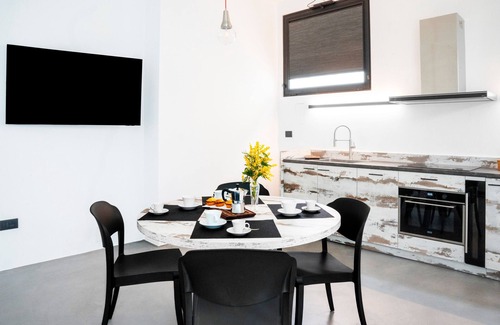 Melendugno Apartment | Holiday Home 'Tre' with Shared Terrace, Wi-Fi and Air Conditioning