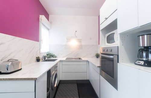 Villejuif House | Holiday Home 'Triplex Exceptionnel 3min Du Métro7' with Private Terrace, Balcony and Wi-Fi