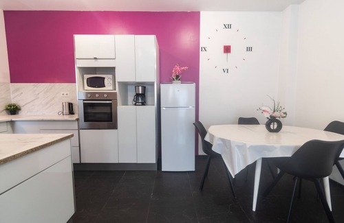 Villejuif House | Holiday Home 'Triplex Exceptionnel 3min Du Métro7' with Private Terrace, Balcony and Wi-Fi