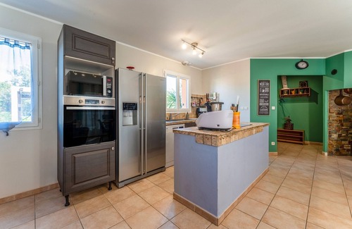 Mejannes-le-Clap House | Holiday Home 'Villa' with Private Pool, Wi-Fi and Air Conditioning