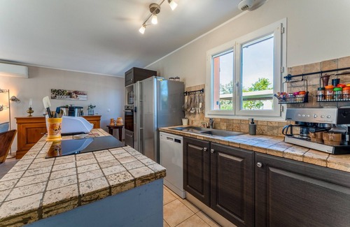 Mejannes-le-Clap House | Holiday Home 'Villa' with Private Pool, Wi-Fi and Air Conditioning