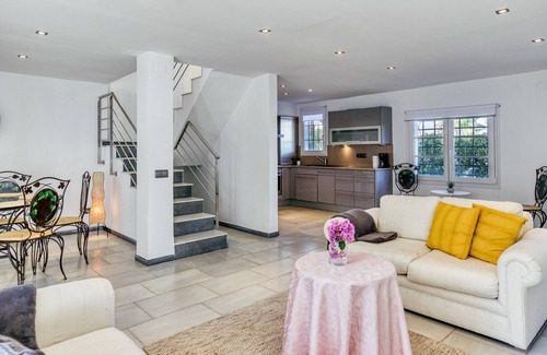 Empuriabrava House | Holiday Home "Vila Empuriabrava in the center" with Garden & Wi-Fi
