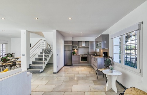 Empuriabrava House | Holiday Home "Vila Empuriabrava in the center" with Garden & Wi-Fi