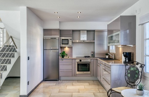 Empuriabrava House | Holiday Home "Vila Empuriabrava in the center" with Garden & Wi-Fi
