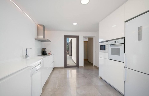 Manacor House | Holiday Home "Villa Can Llorenç" with Wi-Fi, A/C, Pool & Terrace