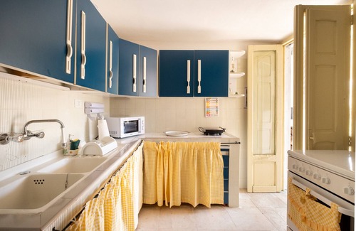 Il Monte House | Holiday Home Villa Grazia close to the Sea with Private Garden & Wi-Fi