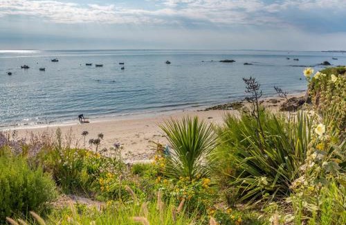 Saint-Pierre-Quiberon House | Holiday Home Villa Kerhostin by Interhome