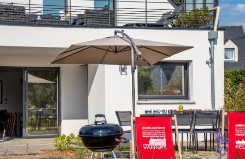 Saint-Pierre-Quiberon House | Holiday Home Villa Kerhostin by Interhome