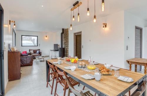 Saint-Pierre-Quiberon House | Holiday Home Villa Kerhostin by Interhome