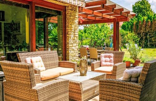 Balatonoszod House | Holiday Home Villa Mediterran by Interhome