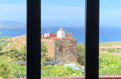 Stintino House | Holiday Home 'Villino Le Ortensie' with Sea View, Garden & A/C