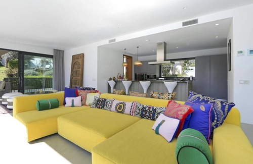 Puig Manya Villa | Holiday home with manicured gardens