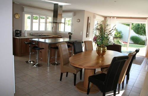 La Tremblade House | Holiday home with heated swimming pool, new bedding, in a calm area
