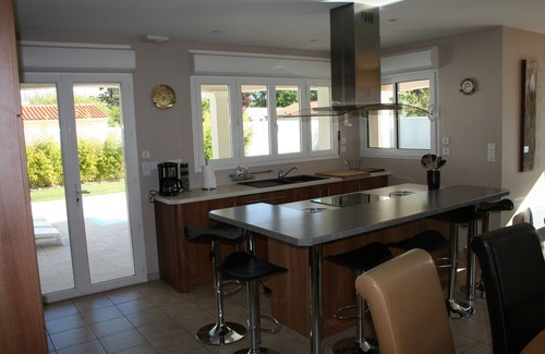La Tremblade House | Holiday home with heated swimming pool, new bedding, in a calm area