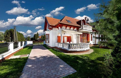 Balatonbereny House | Holiday home With nice furnishings, pool, air conditioning