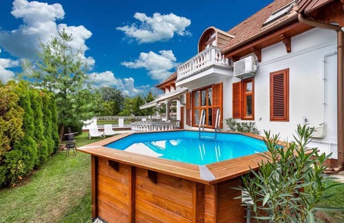 Balatonbereny House | Holiday home With nice furnishings, pool, air conditioning