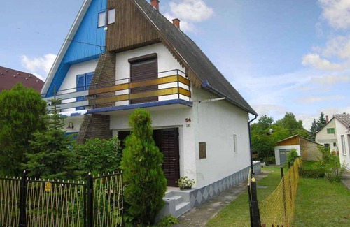 Balatonlelle House | Holiday home with garden shower