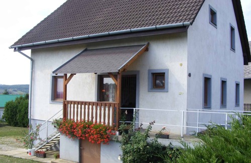 Cserszegtomaj House | Holiday home with air conditioning and garden