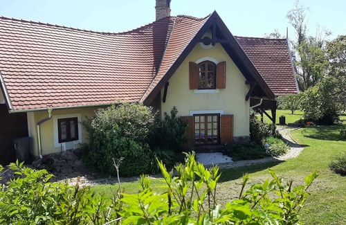 Szentantalfa House | Holiday home with a huge plot of land and a view of the lake