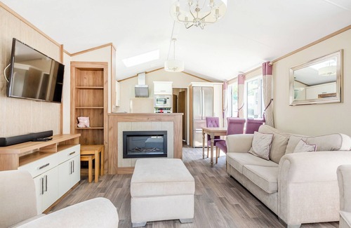 Axminster House | Holiday Home with one double and one twin bedroom.