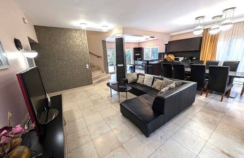 Siofok House | Holiday home with pool and whirlpool only 100 metres from the beach