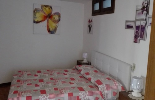 Cassone Apartment | Holiday home with terrace, a few steps from the beach.