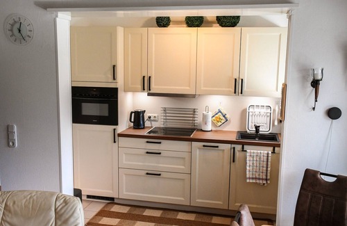 Wegberg House | Holiday Home Zissi with Private Outdoor Sauna, Garden, and WiFi