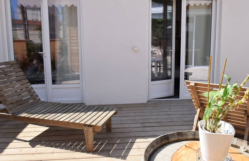 Le Port House | Holiday House "Summer Dreams" 160m from the beach-T5-parking-garden