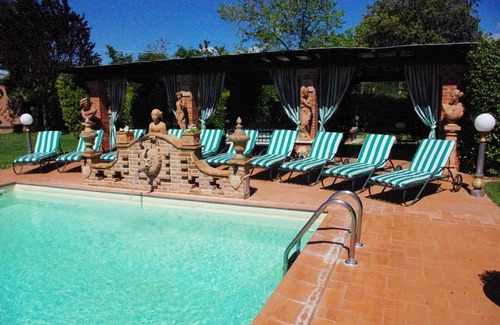 Foiano della Chiana House | Holiday house Foiano della Chiana for 1 - 14 persons with 4 bedrooms - Twin house
