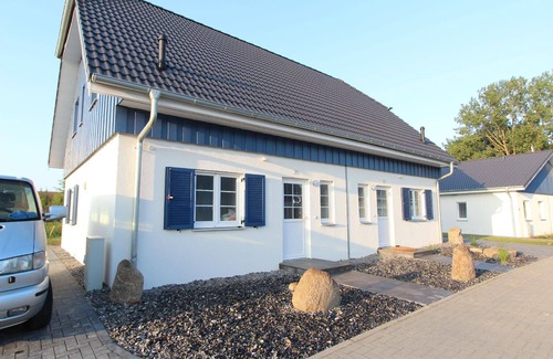 Altefaehr House | Holiday house Altefähr for 1 - 7 persons with 3 bedrooms - Twin house