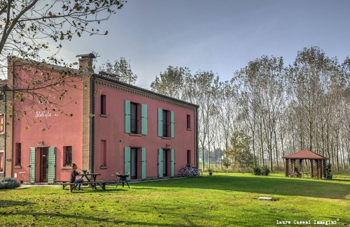 Bondeno Apartment | Holiday house by the river Po and surrounded by green in Emiliana