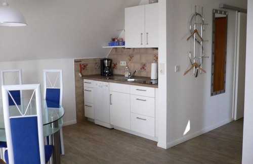 Stinteck Apartment | Holiday house with large garden, terrace, near the beach, pets welcome