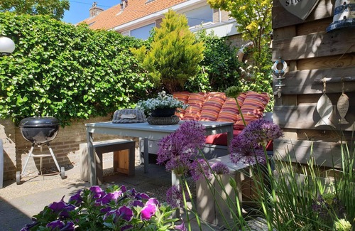 Egmond aan Zee House | Holiday house Egmond aan Zee for 1 - 3 persons with 2 bedrooms - Holiday home