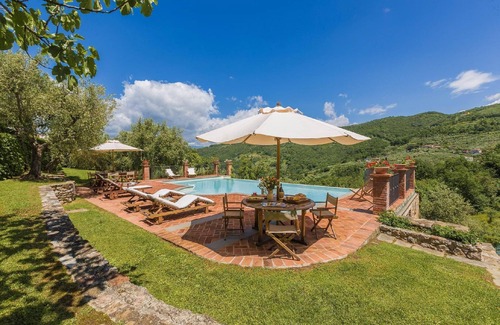 Monsummano Terme House | Holiday house Monsummano Terme for 1 - 19 persons with 7 bedrooms - Holiday house