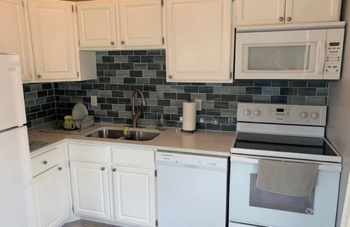 Huron Cottage | Holiday House · Lakeview House on Rye Beach