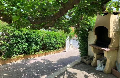 Vendres House | Holiday house Les Lauriers-roses 6 persons, 1 km from the beach