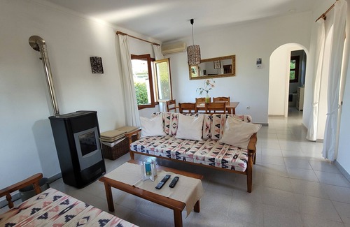 Cala Mandia House | Holiday house with pool and palm trees