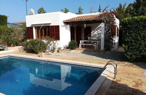 Cala Mandia House | Holiday house with pool and palm trees