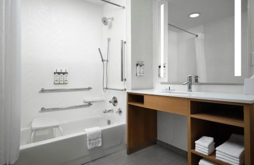 West Chester Hotel | Holiday Inn - Cincinnati - Liberty Way by IHG