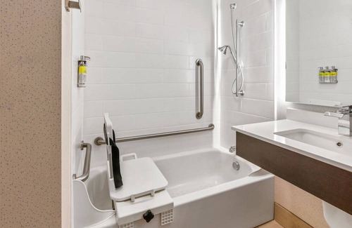 Altamont Hotel | Holiday Inn Express Hotel & Suites Klamath Falls Central, an IHG Hotel