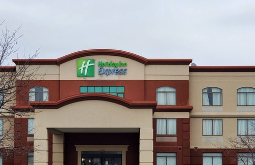 Maryland Heights Hotel | Holiday Inn Express St. Louis Arpt - Maryland Hgts, an IHG Hotel