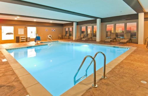 Roanoke Hotel | Holiday Inn Express and Suites Forth Worth North - Northlake