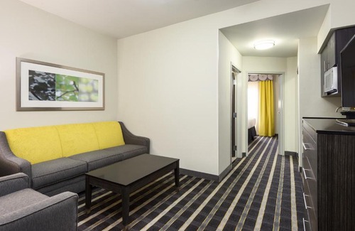 Norman Hotel | Holiday Inn Express and Suites Norman by IHG