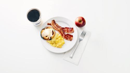 Downtown Des Moines Hotel | Holiday Inn Express and Suites Des Moines Downtown by IHG