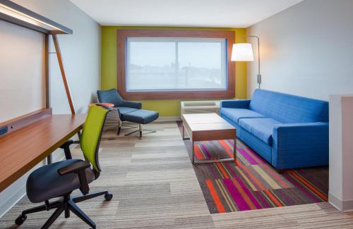 Downtown Des Moines Hotel | Holiday Inn Express and Suites Des Moines Downtown by IHG