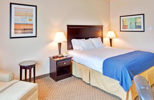 Delano Hotel | Holiday Inn Express Delano Highway 99 by IHG