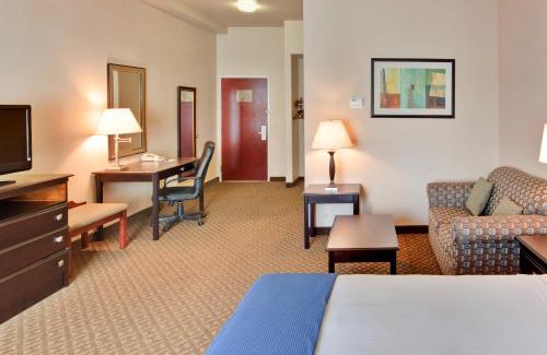 Delano Hotel | Holiday Inn Express Delano Highway 99 by IHG