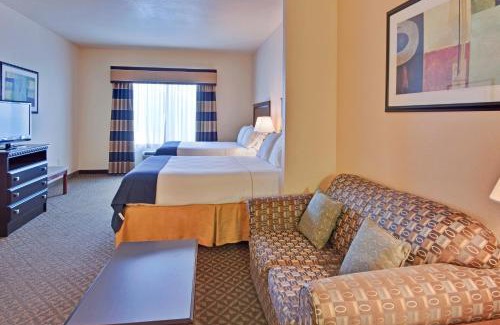 Delano Hotel | Holiday Inn Express Delano Highway 99 by IHG