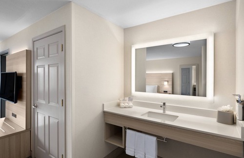 Fort Bragg Hotel | Holiday Inn Express Ft Bragg by IHG